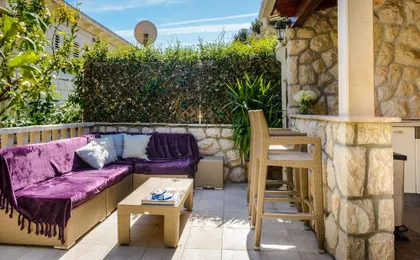 Holiday Home with Private Heated Pool, Sea View & Basketball Court