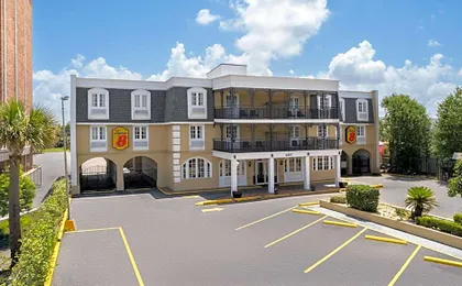 Super 8 by Wyndham New Orleans