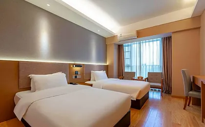 Urba Hotel Chengdu East Railway Station Yinghui Road Metro Station