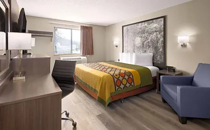 Super 8 by Wyndham Burnham/Lewistown