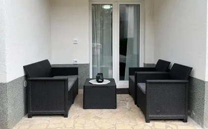 Apartment with Free Parking in Quiet Area a Few Minutes To Beaches & Center - Angels Marlen