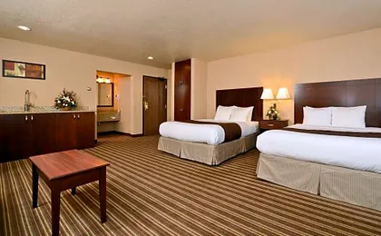 Yellowstone West Gate Hotel