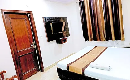 Hotel Crystal Deluxe @New Delhi Railway Station