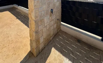 Apartment Koc, Okrug Gornji - with a Pool