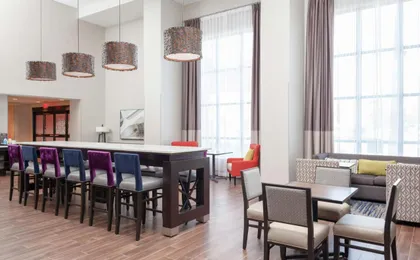 Hampton Inn & Suites Overland Park South