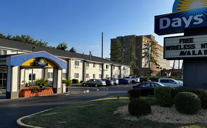 Days Inn by Wyndham Runnemede Philadelphia Area
