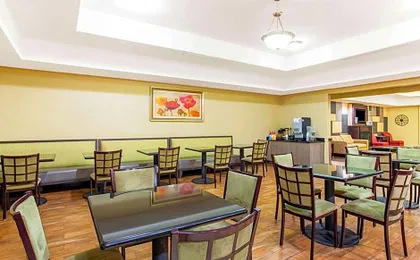 La Quinta Inn & Suites by Wyndham Ennis