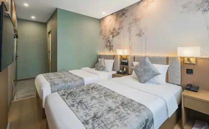Chonpines Hotel (Beijing Wangfujing Nanluoguxiang Store)