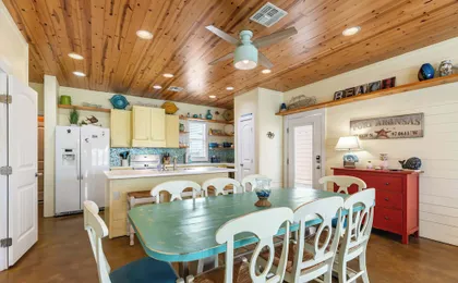 Prime Location 5 Bedrooms Pool Sleeps 14