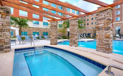 Holiday Inn Express & Suites Gainesville I-75