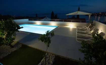 Charming modern house with the new swimming pool - apartment Maya 2