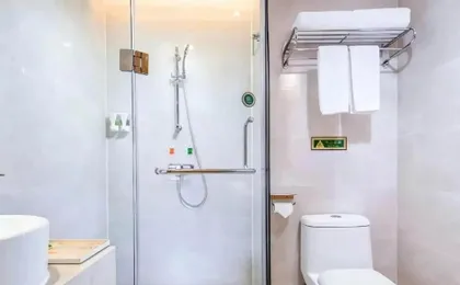 Vienna Hotel ( Guanlanhu station Shanshui Tianyuan)