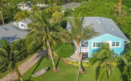 Sunrise Views & Beach Access | BBQ + Free Parking