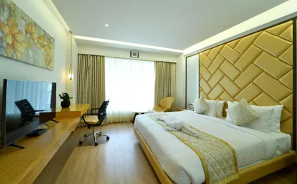 The President Hotel, Kumarapark