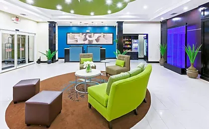 La Quinta Inn & Suites by Wyndham Marshall