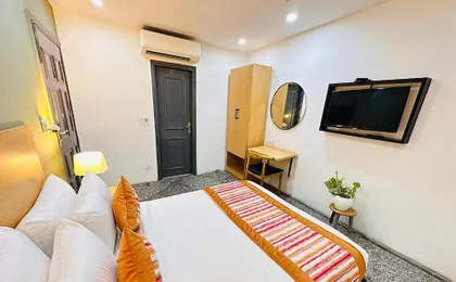 Qotel Comfort Golden Saffron Punjabi Bagh