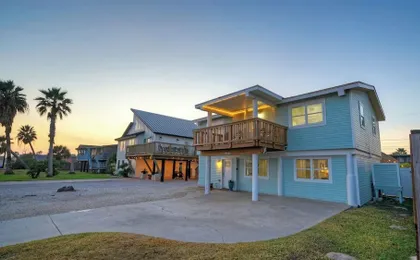 Third Sandbar & Seaglass Landing by Avantstay. Sleeps 30 2 Homes + Dual Pools + Outdoor Living Steps to Beach