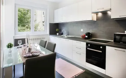 Sunny 2bdr Apartment With a Balcony
