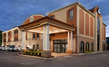 Days Inn & Suites By Wyndham Murfreesboro
