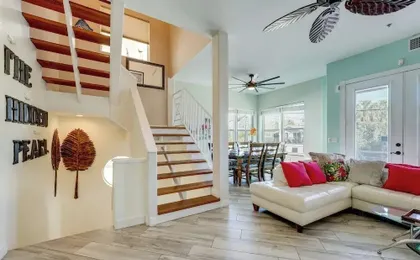 Colorful Townhome, Steps to Clearwater Beach!