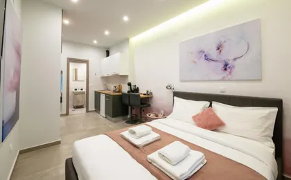 Dk Mini Studio White Tower (Adults Only)