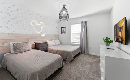 4BR Townhome w/ Private Pool at Storey Lake