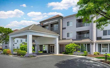 Comfort Inn & Suites Bethlehem Lehigh Valley Airport