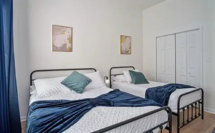 5br/3ba Minutes From the Action With Skyline Views