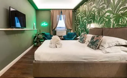 Jungle suite mood behind Piazza Signoria