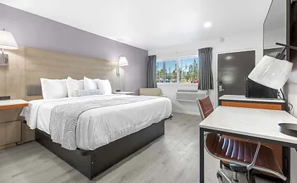 Inland Inn & Suites