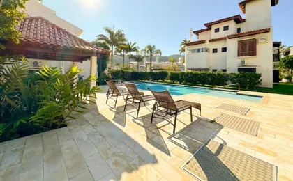 Apto Estilo Casa Em Condominio Com Piscina Na Beira Da Praia