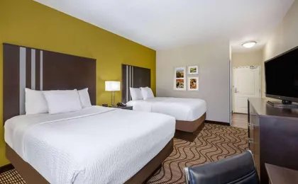 La Quinta Inn & Suites by Wyndham Artesia