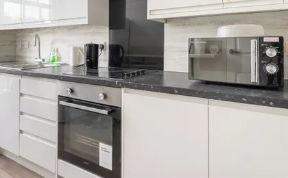Bright High-ceiling 2BD Flat - Central Edinburgh!