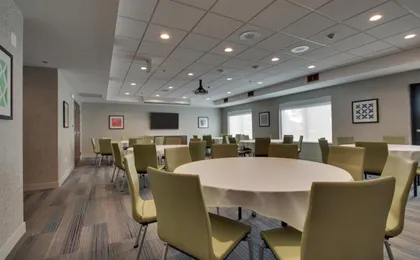 Holiday Inn Express & Suites Aurora - Naperville