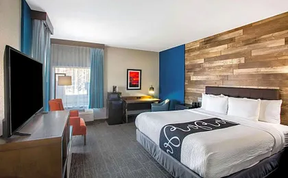 La Quinta Inn & Suites by Wyndham Pittsburg