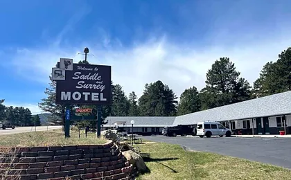 Saddle & Surrey Motel