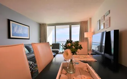 Luxury 2 bedroom 2 bathroom Ocean Front Condo on the 12th floor for 8