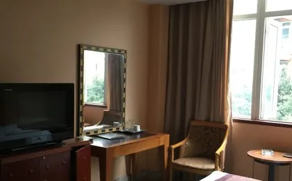 Chengdu Yijia Hotel