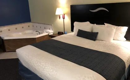 Days Inn & Suites by Wyndham Youngstown / Girard Ohio