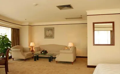 Royalty Hotel