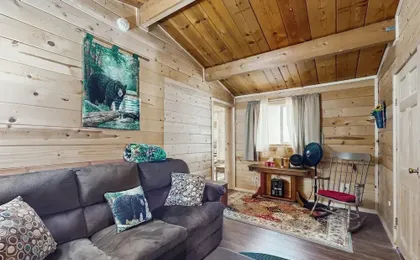 7 Mi to Ski Resorts: Dog-friendly Sugarloaf Cabin