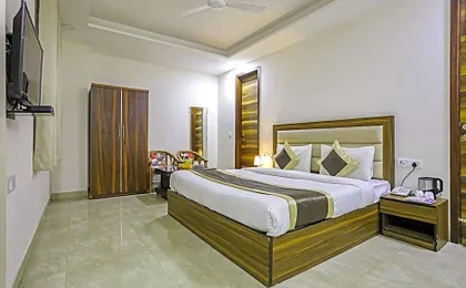 FabHotel White House BNB