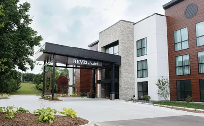 Revel Hotel Des Moines Urbandale, Tapestry Collect