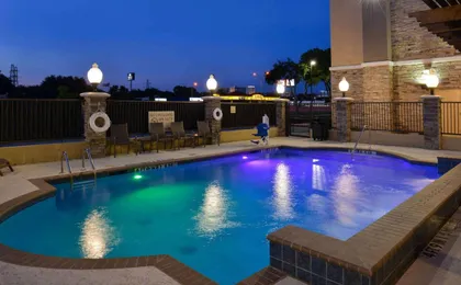 Hampton Inn & Suites Dallas Market Center