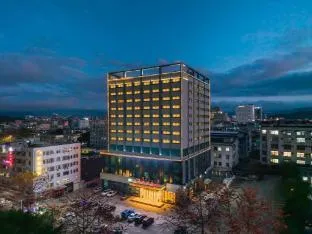 Vienna Hotel Shenzhen Longgang Xinsheng Metro Station