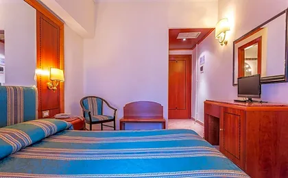 Raeli Hotel Lux