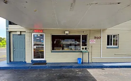 Three Oaks Motel - Titusville