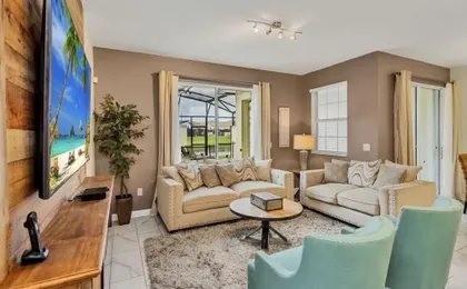 Storey Lake 4 Bed Townhome! 4 Bedroom Townhouse by Redawning