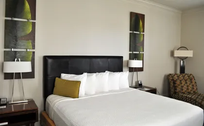 Carriage House Hotel