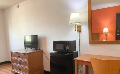 Motel 6 Hannibal